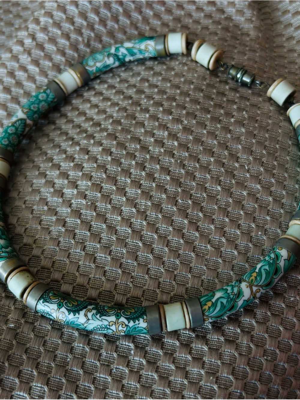 Detailed Asian Green Floral Beaded Choker Necklace